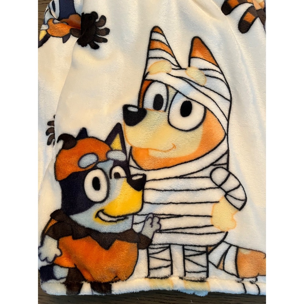 New Bluey Halloween Plush Throw Blanket 50x70 Pirate Spider Mummy - Picture 6 of 8